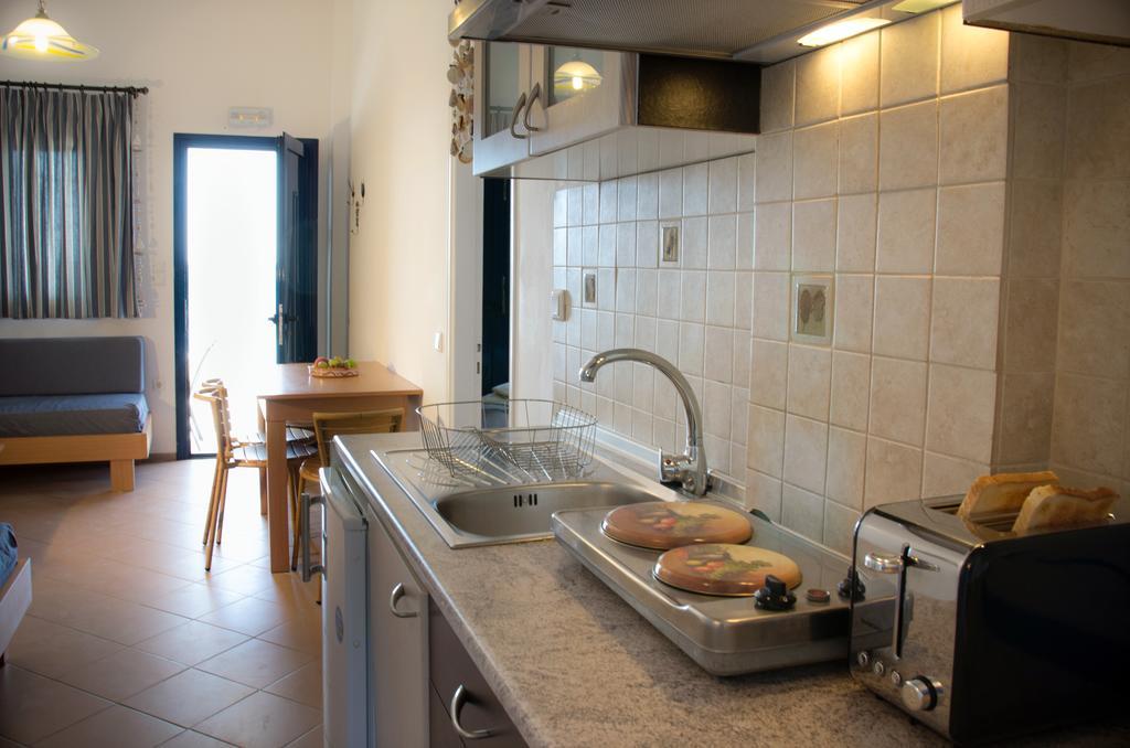 Yialos Studios-Apartments Makrýgialos Extérieur photo