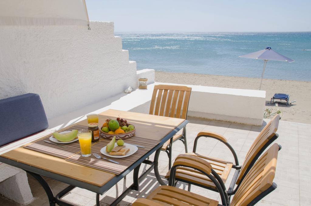 Yialos Studios-Apartments Makrýgialos Extérieur photo