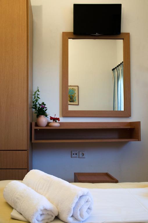 Yialos Studios-Apartments Makrýgialos Extérieur photo